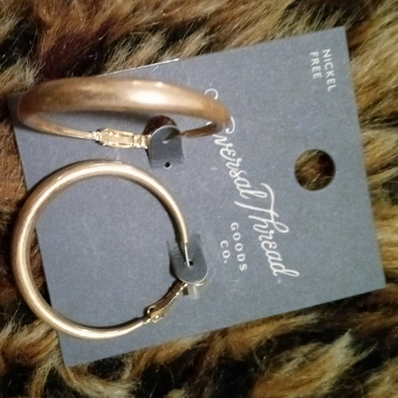 Universal Thread earrings - Picture 2 of 8